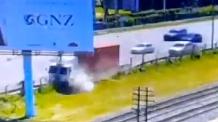 Camión fuera de control en la Lugones. Foto: Captura de video.