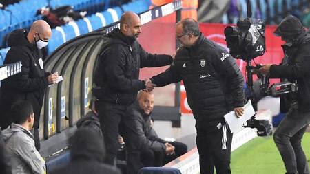 Pep Guardiola y Marcelo Bielsa, Reuters