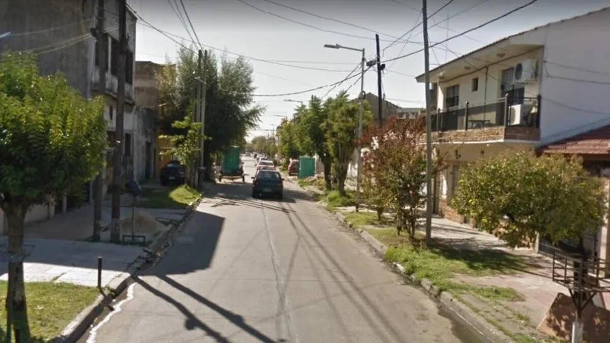Fue baleado por resistirse a robo de su camioneta, y lucha por su vida
