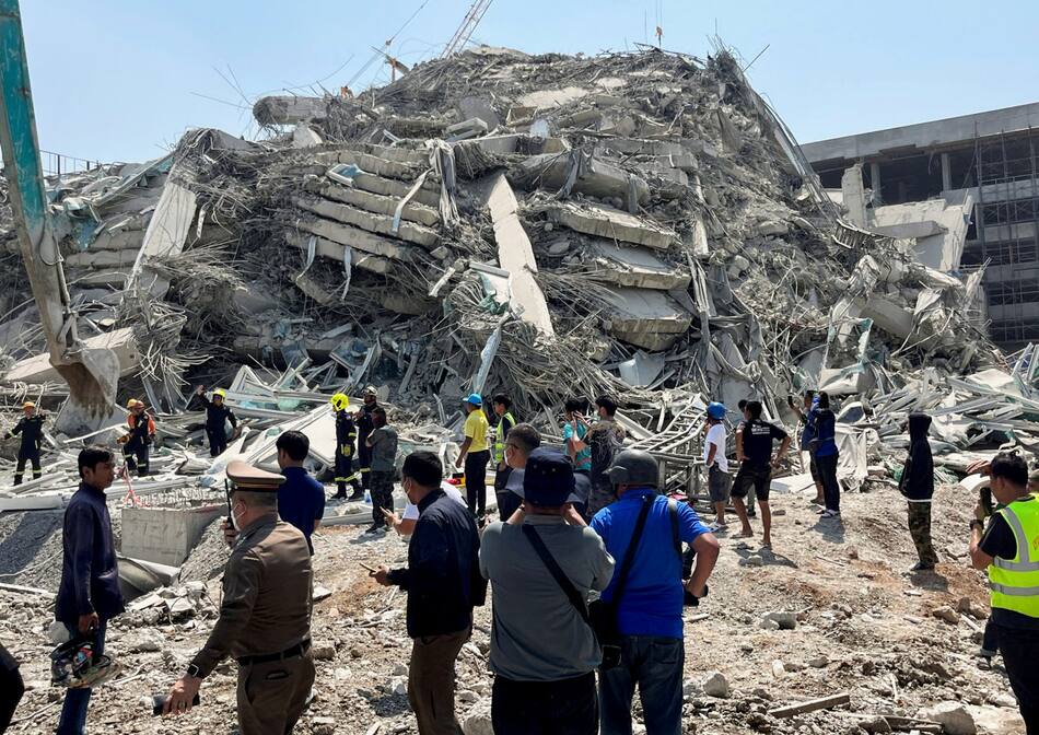 Desesperación tras terremoto en Birmania y Tailandia. Foto: REUTERS/Ann Wang.