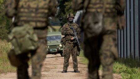 Soldados polacos en la frontera con Bielorrusia. Foto: REUTERS.