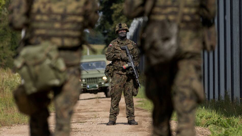 Soldados polacos en la frontera con Bielorrusia. Foto: REUTERS.