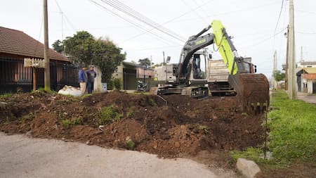 Gustavo Menéndez supervisó una nueva obra en Parque San Martín.