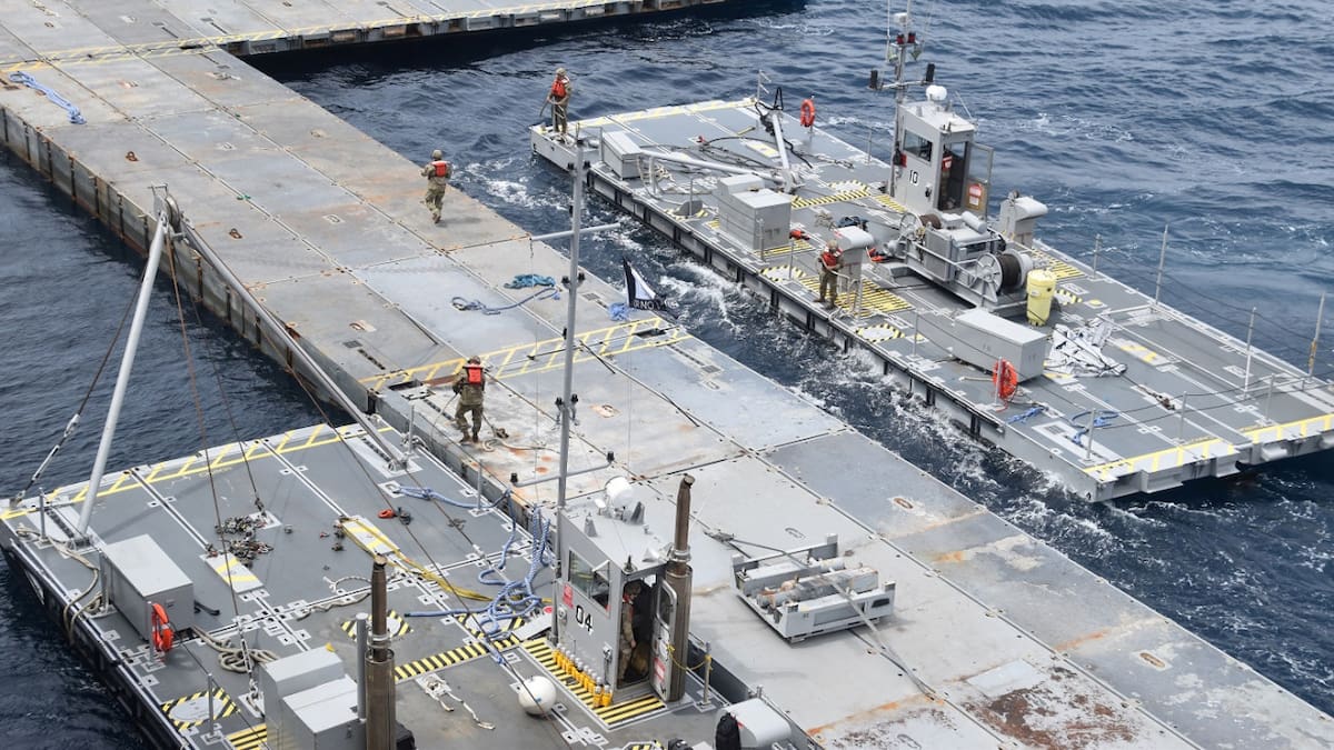 Construcción de un muelle para ayuda humanitaria, Franja de Gaza. Foto: Reuters
