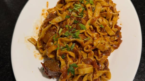 Milanesas, pastas, tortillas rellenas y hasta menú vegetariano: dónde queda bodegón de Boedo con platos abundantes y precios accesibles