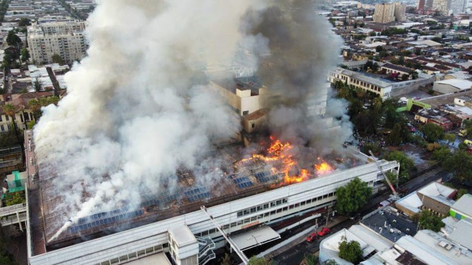 Incendio en hospital de Niños de Chile