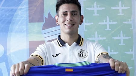 Angileri fue presentado en el Getafe tras irse libre de River