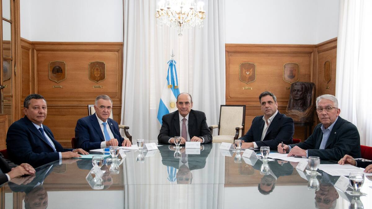 Guillermo Francos junto a gobernadores
