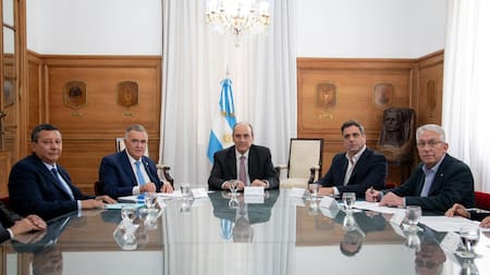 Guillermo Francos junto a gobernadores