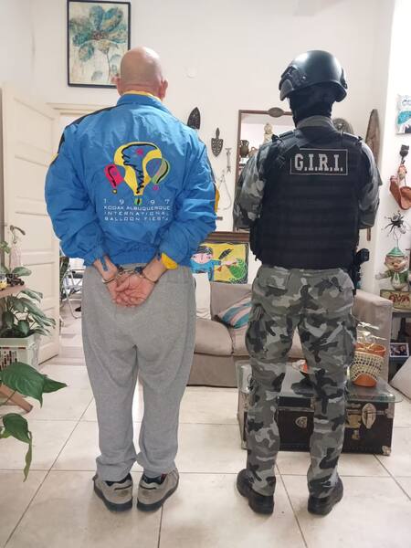 Descubren gran cantidad de elementos con simbología nazi en Rosario. Foto: MPA