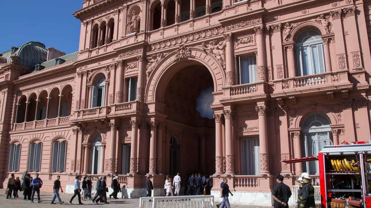 De la reestructuración de las Fuerzas Armadas a la reforma de la propiedad privada: el ambicioso paquete de leyes del Gobierno que anunció Adorni