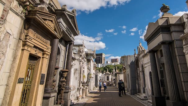 La tumba más antigua del Cementerio de la Recoleta: es de 1824 y descansa la esposa de un prócer que no pudo despedirse de él