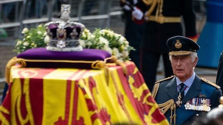 Carlos III en el último adiós a la reina Isabel II. Foto: REUTERS