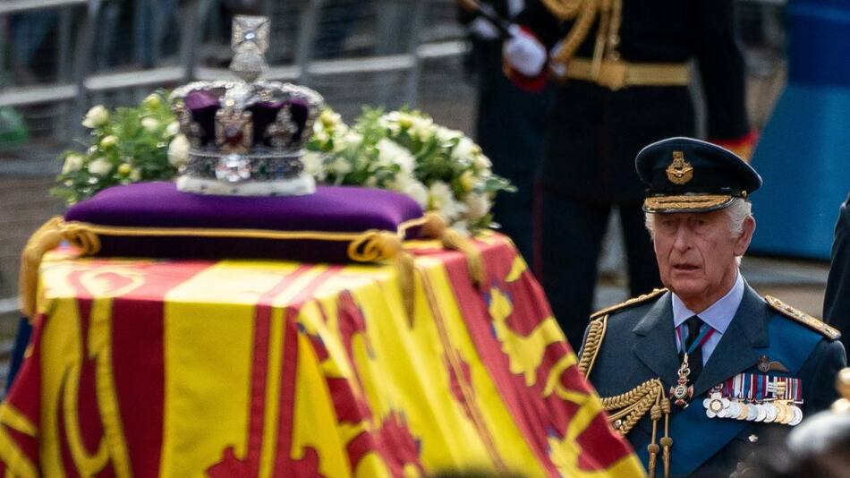 Carlos III en el último adiós a la reina Isabel II. Foto: REUTERS