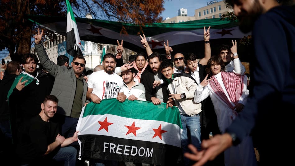 Festejos en Siria tras el derrocamiento de Al Assad. Foto: Reuters.