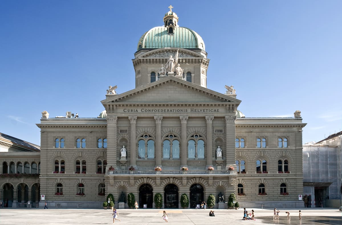 Berna funciona como sede del gobierno, pero Suiza no tiene una capital oficial