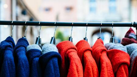 Ropa de invierno. Foto: Unsplash.