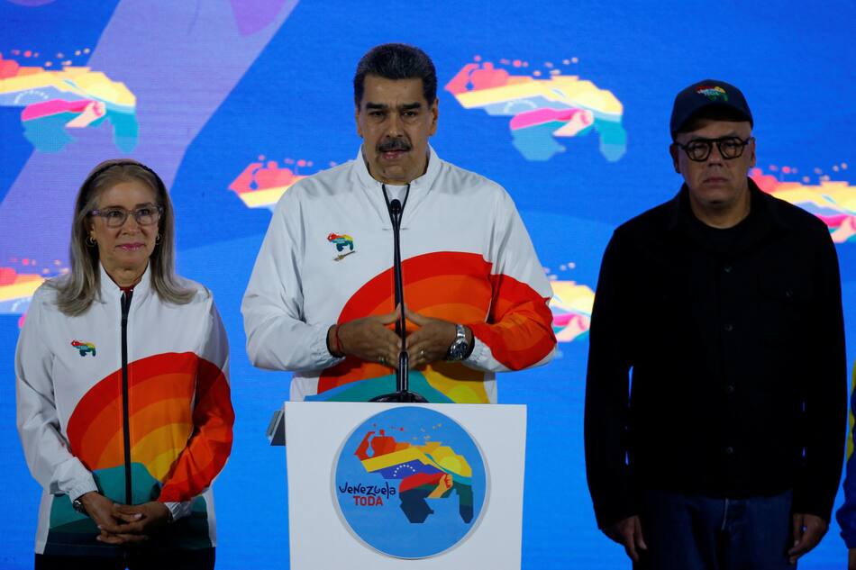 Nicolás Maduro, su esposa y su hijo. Foto: Reuters.