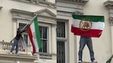 Máxima tensión: cae la bandera del régimen islámico en la embajada de Irán en Londres