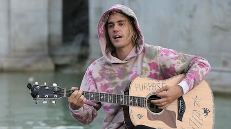 Justin Bieber serenata a Hailey Baldwin, YouTube