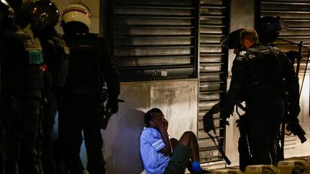 Nueva noche de disturbios en Francia: 719 detenidos y un atentado contra la casa de un alcalde