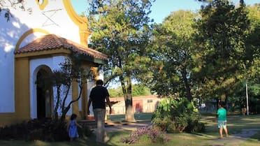 El pueblito bonaerense lleno de magia e historia: cautivó a un presidente y Borges fue bibliotecario en un castillo