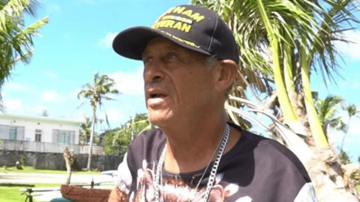 Steven Ayala, el veterano de Vietnam que fue recompensando por su gesto. Foto: Gentileza Kuam News.