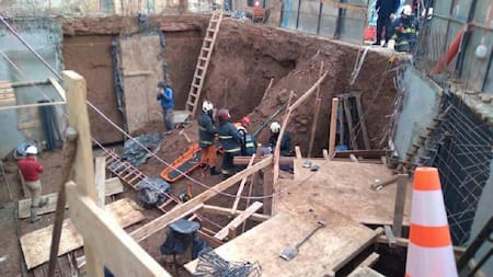 Derrumbe en Palermo: tres obreros heridos tras colapsar un andamio en obra en construcción