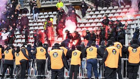 Incidentes en liga de Francia Paris FC VS. Lyon