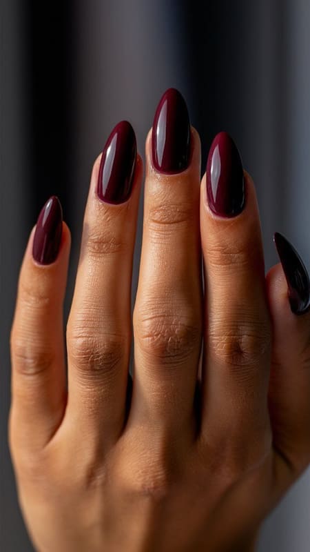 Uñas color cherry. Foto PINTEREST