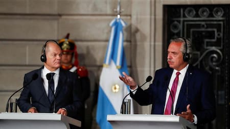 El presidente Alberto Fernández recibe al canciller alemán Olaf Scholz en el palacio San Martín. Foto NA