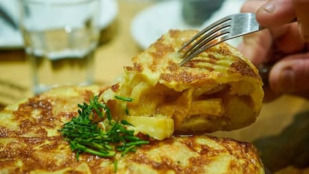 La tortilla gigante del Bodegón Caballito.