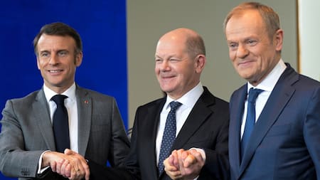 Tusk, Macron y Scholz en Berlín. Foto: Reuters