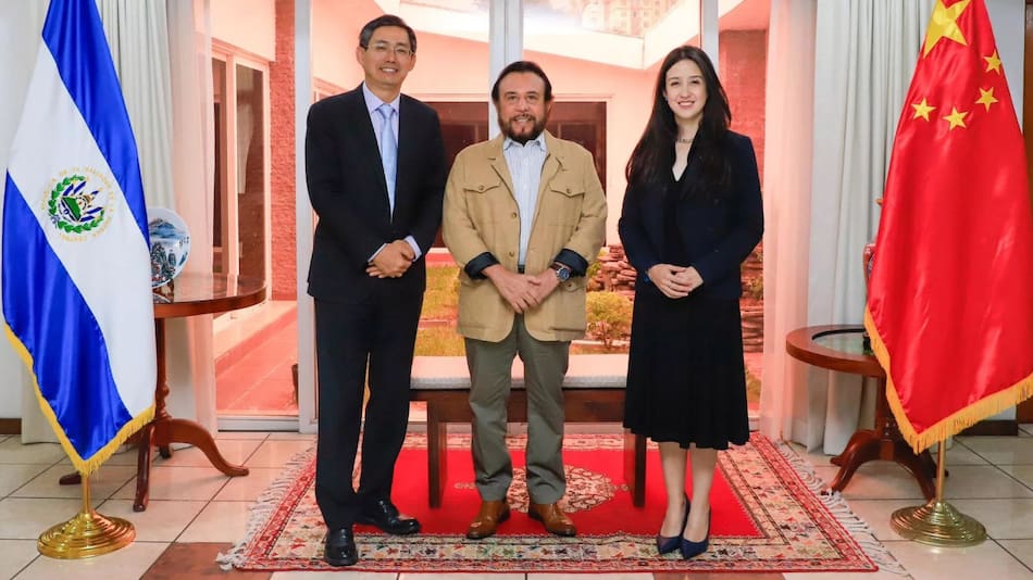 Cooperación militar entre China y El Salvador. Foto: @fulloa51.