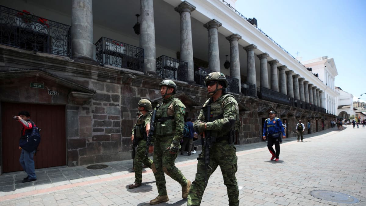 Efectivos de las Fuerzas Armadas, control por elecciones. Foto: Reuters.