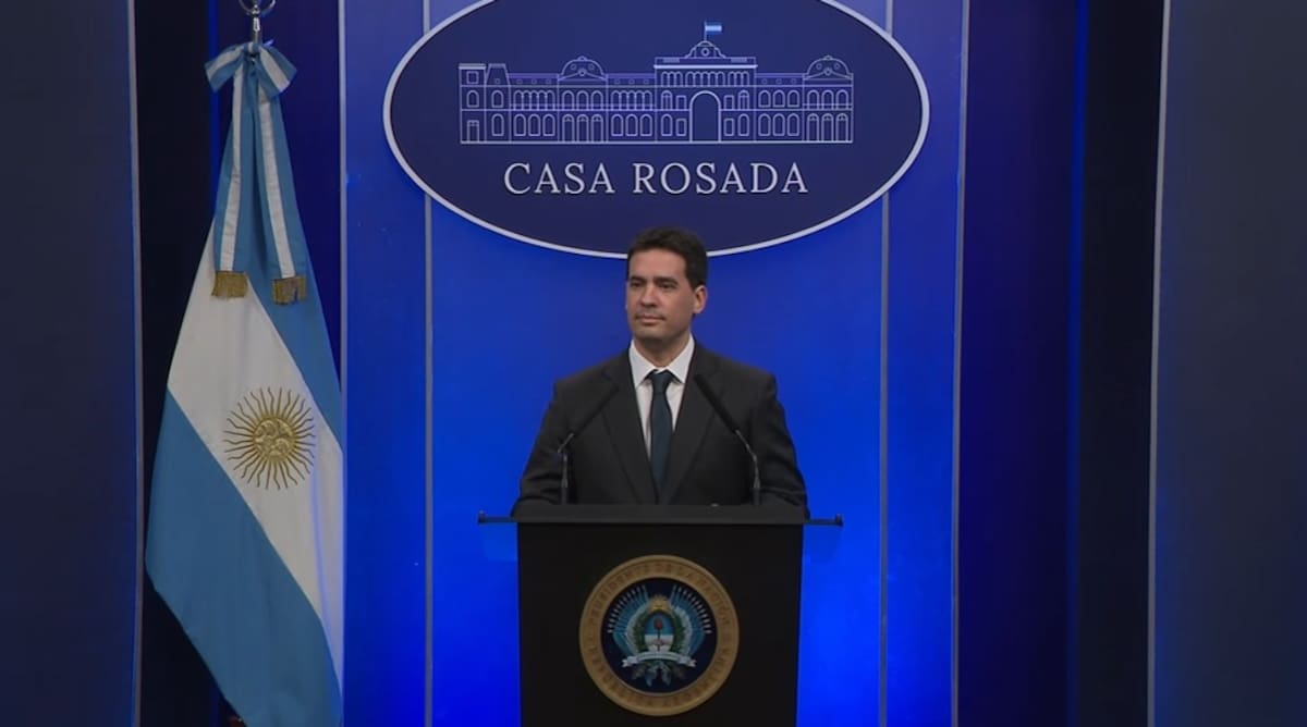 Adrián Ravier, vocero presidencial conferencia de prensa.