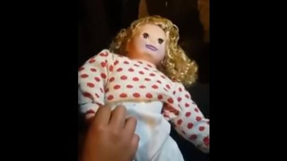 Video viral - muñeca poseída
