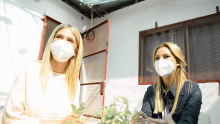 Fabiola Yañez y Verónica Magario visitaron un centro para mujeres víctimas de violencia de género