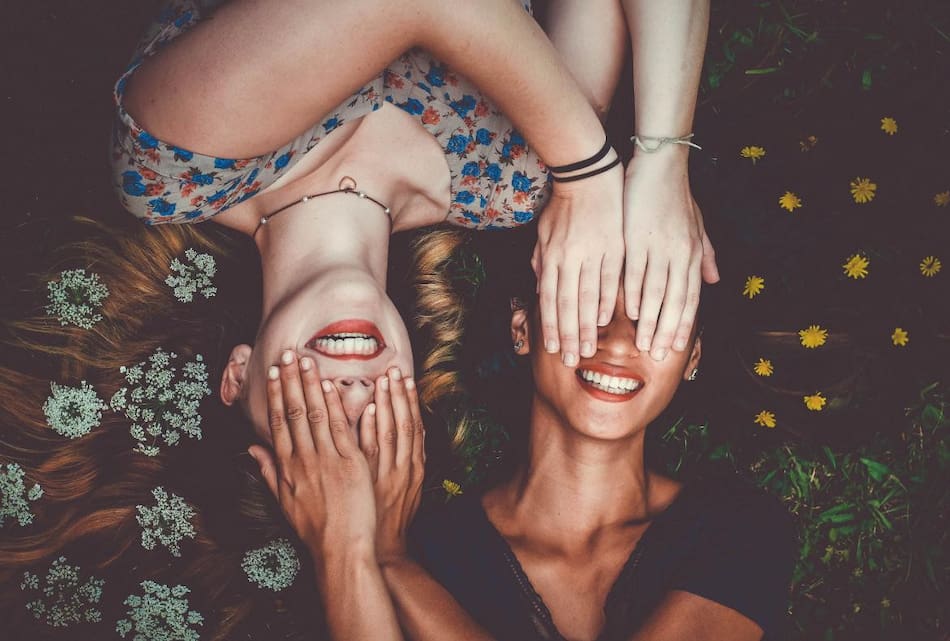 Día del amigo. Foto: Unsplash, Sam Manns.