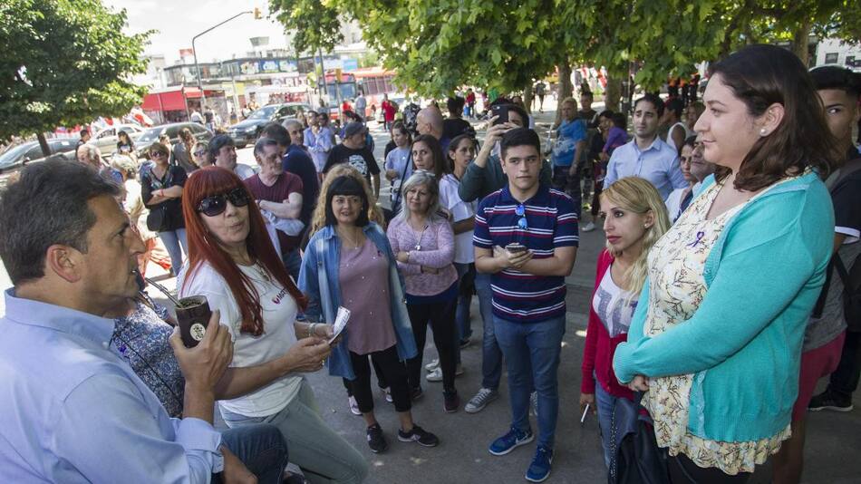 Sergio Massa y Malena Galmarini en acto contra la violencia machista en Moreno