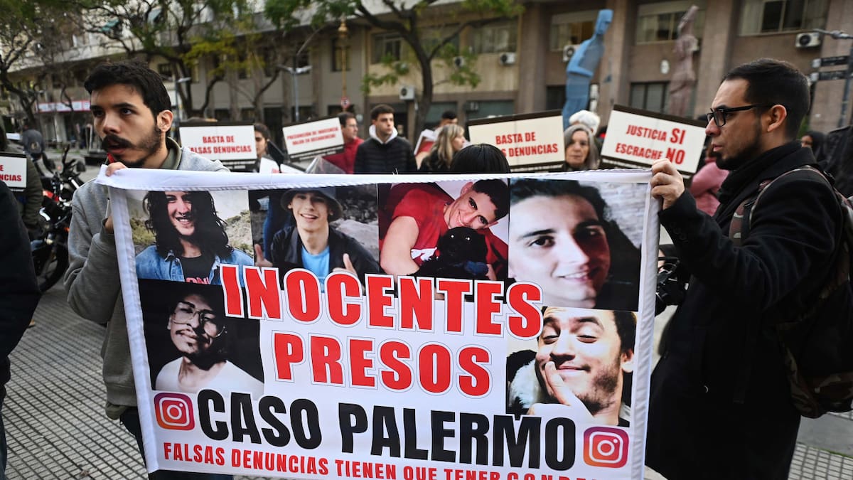 Violación grupal en Palermo: los seis imputados se negaron a declarar en el primer día del juicio oral