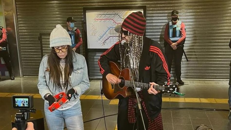 Show sorpresa de Sebastian Yatra y Susana Gimenez en el subte H. Foto: @stellacastro13.