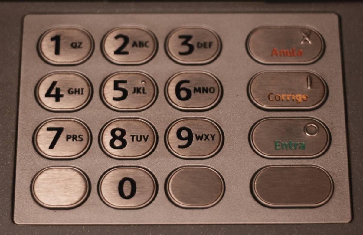 Los cajeros automáticos tendrán nuevos estándares de accesibilidad. Foto: Unsplash.