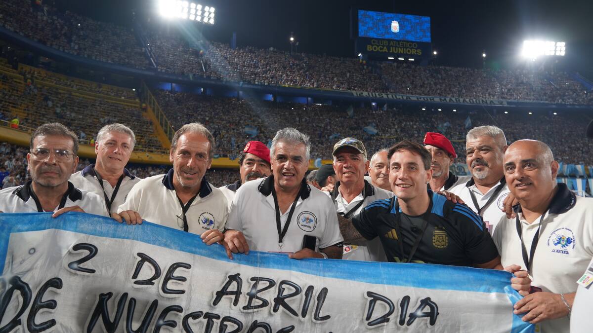 Un veterano de Malvinas de La Matanza emocionó a todo el país en la apertura del partido de Argentina.