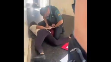 Detención de jóvenes franceses judíos en un vuelo de España