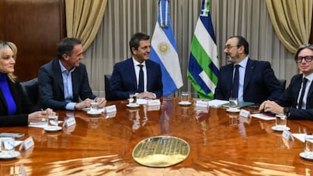 El ministro Sergio Massa junto al presidente de la entidad Sergio Díaz Granados. Foto: NA.