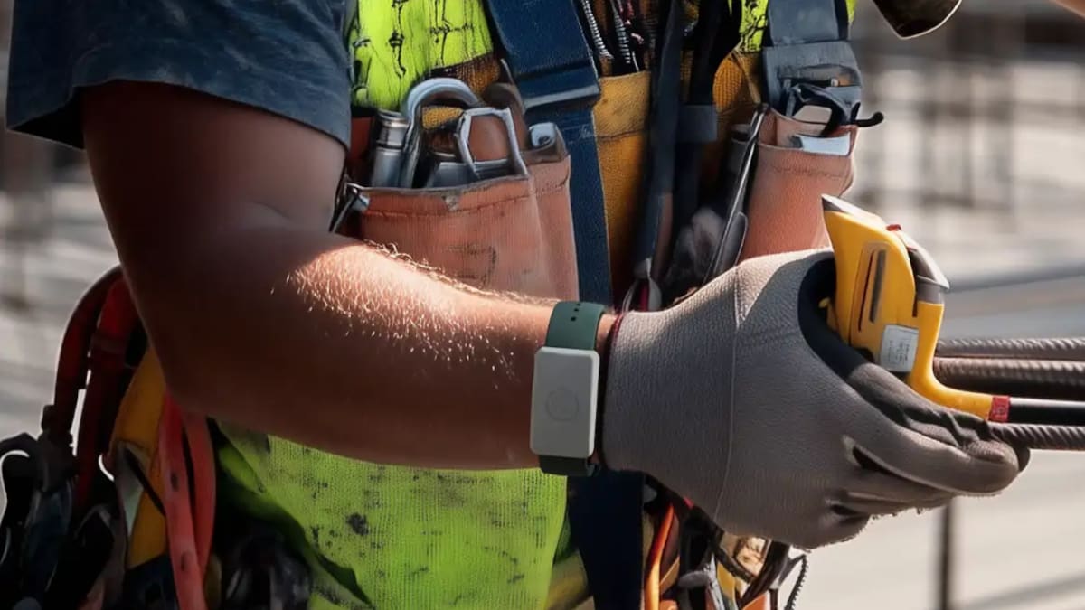 Una pulsera japonesa detecta el riesgo de golpe de calor antes de que aparezcan los síntomas: ya lo utilizan policías y bomberos