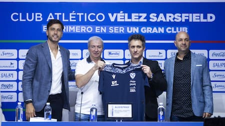 Con un guiño a Bianchi, Guillermo Barros Schelotto fue presentado como nuevo técnico de Vélez