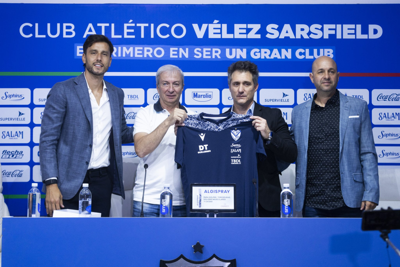 Presentación de Guillermo Barros Schelotto como técnico de Vélez. Foto: @Vélez.
