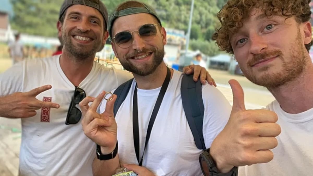 Tres amigos italianos encontraron el anillo de un hombre y se lo devolvieron